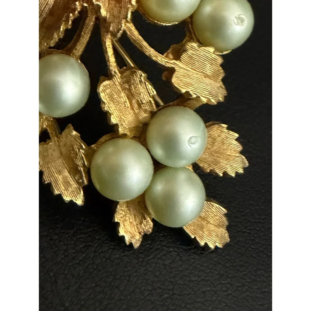 Vintage Brooch Gold Tone Faux Pearl Grape